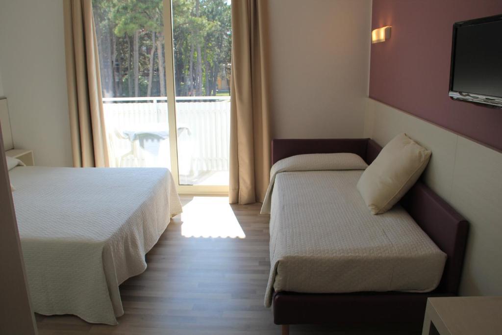 Hotel Meuble Nazionale Lignano Sabbiadoro Cameră foto